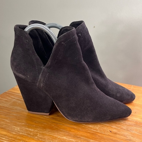 Splendid Cheryl Pointed Toe Suede Ankle Bootie - Picture 3 of 13